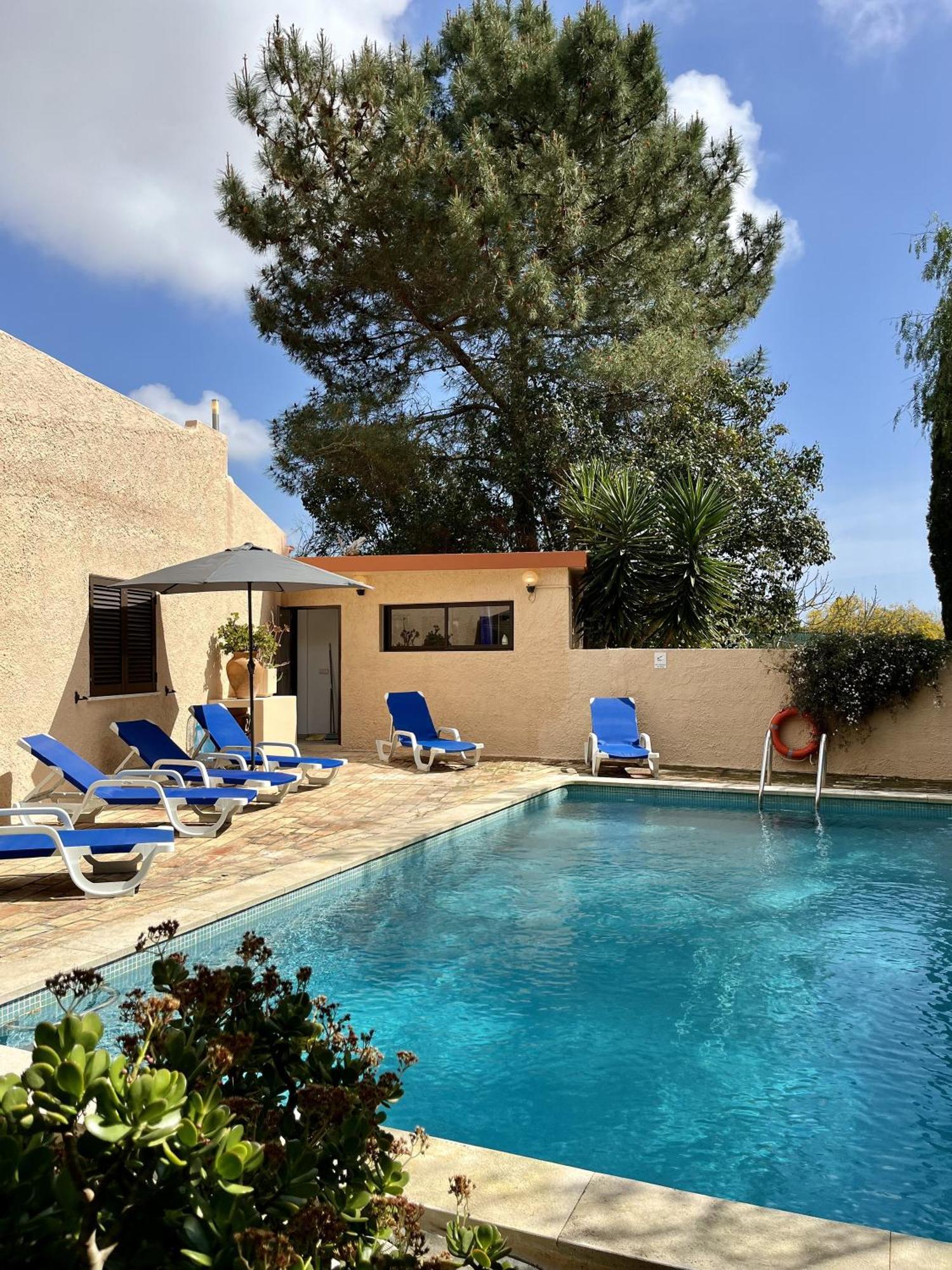 Paradise House Pool Garden